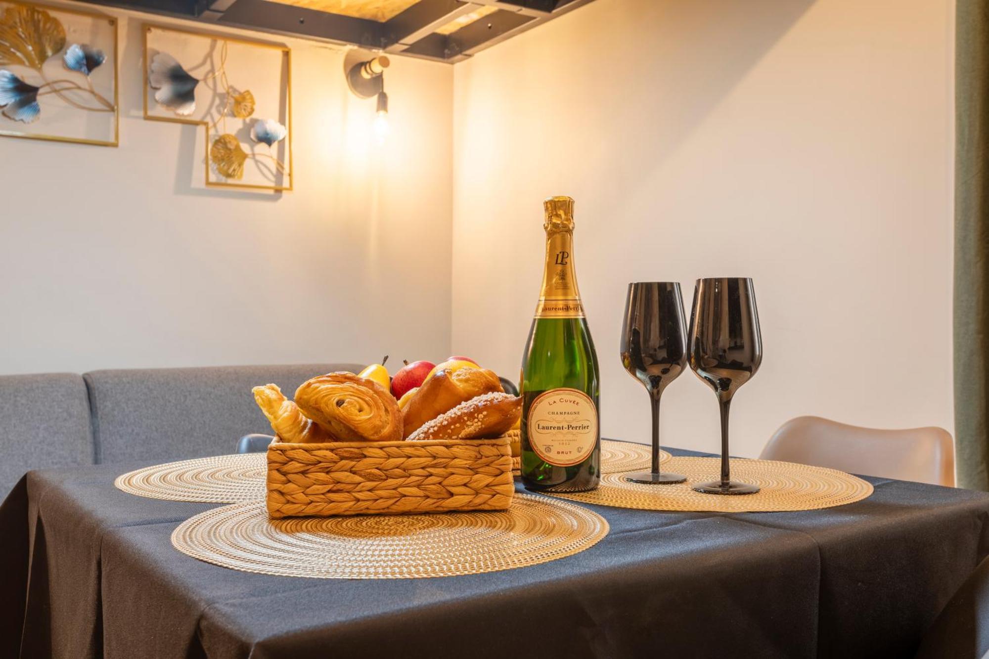 Adira Marseille Montgrand 2 Etoilesアパートメント エクステリア 写真